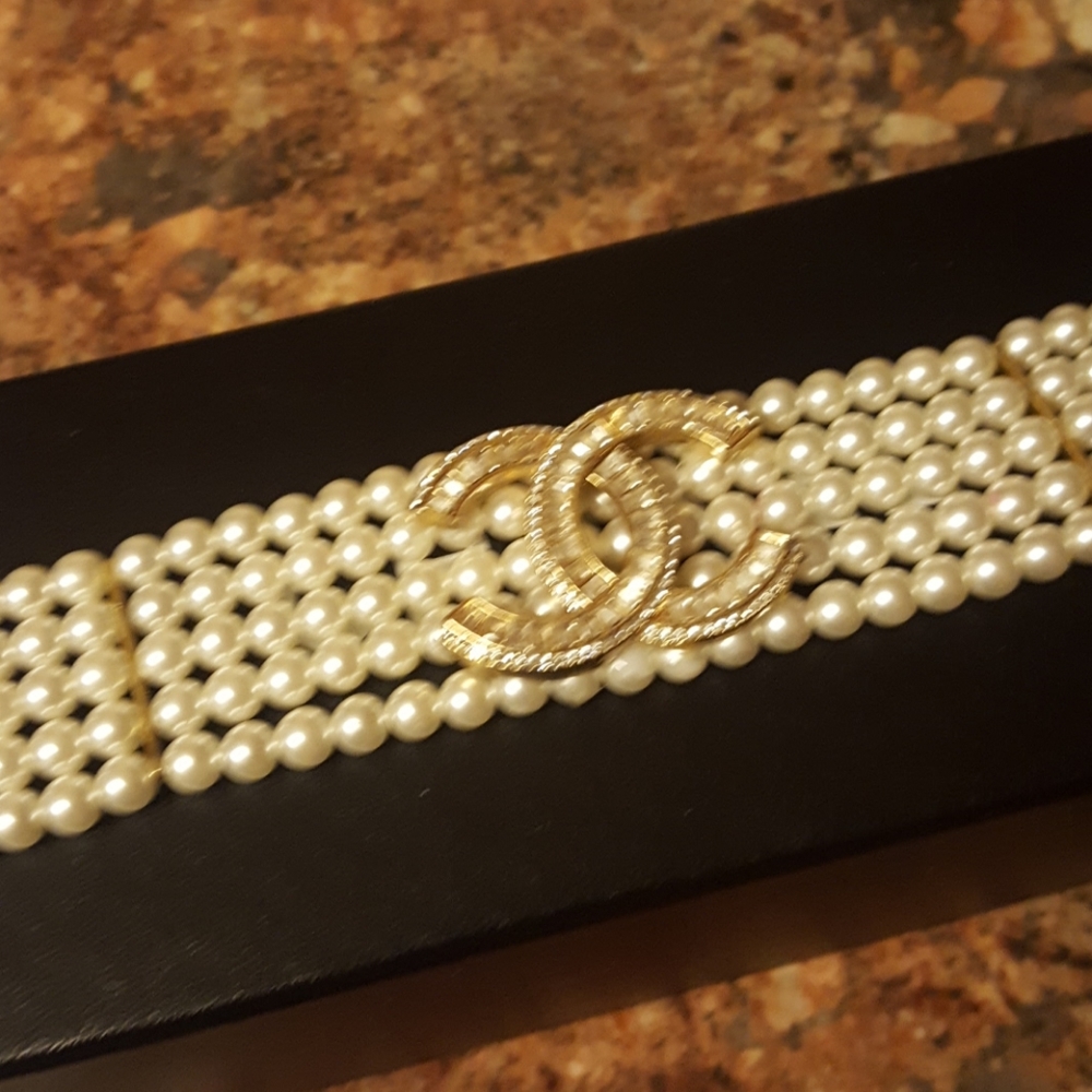 Crystal embellished initial pearl choker